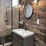Magnifique T2 45m2 Neuf 5 Personnes Clim Wifi Stationnement Gratuit Centre A 300m Apartman
