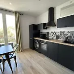 Magnifique T2 45m2 Neuf 5 Personnes Clim Wifi Stationnement Gratuit Centre A 300m Apartman Ajaccio