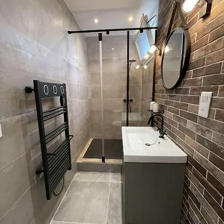 Apartment Center Apartment: Proximity, Modern Comfort *