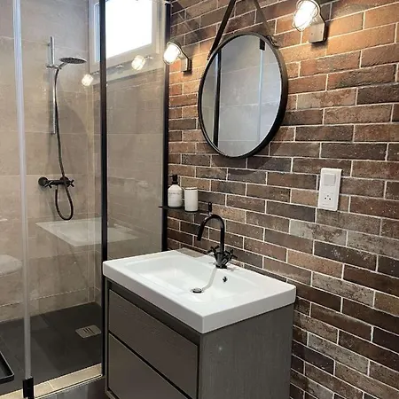 Center Apartment: Proximity, Modern Comfort Apartment