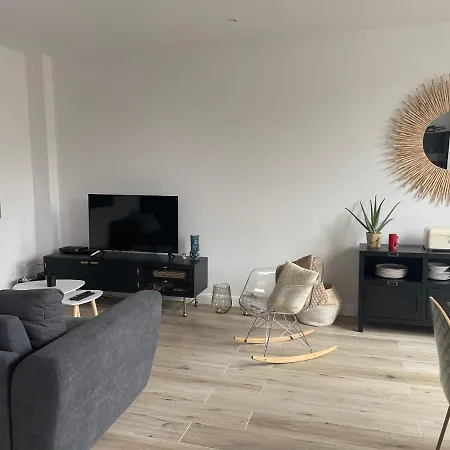 Magnifique T2 45m2 Neuf 5 Personnes Clim Wifi Stationnement Gratuit Centre A 300m アパート