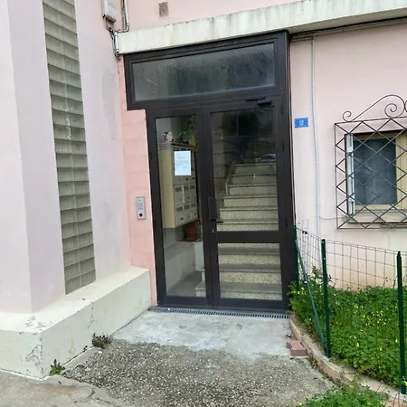 Center Apartment: Proximity, Modern Comfort Apartment *