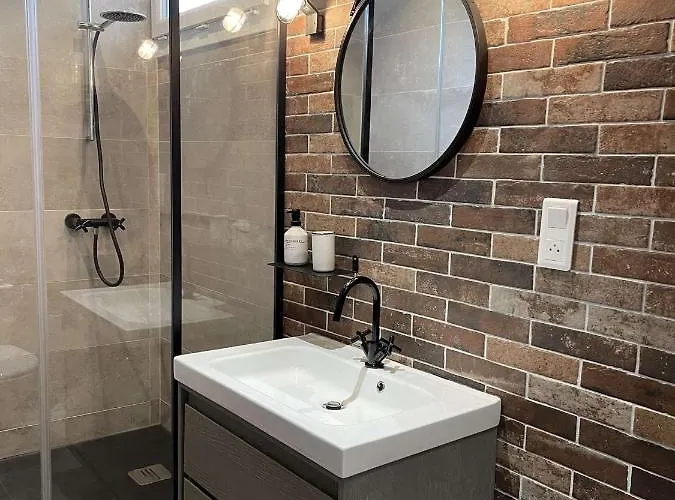 Center Apartment: Proximity, Modern Comfort Apartment